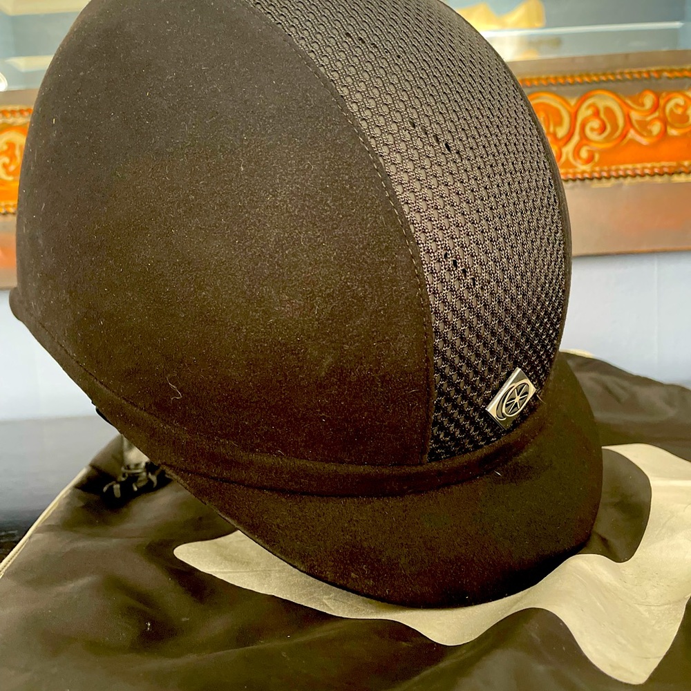 Charles Owen Ayr8 Riding Helmet. Size 6 7/8 (56 cm)